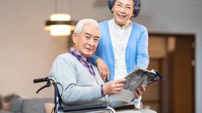 社区居家养老服务中心加盟模式：差异解析与选择要点