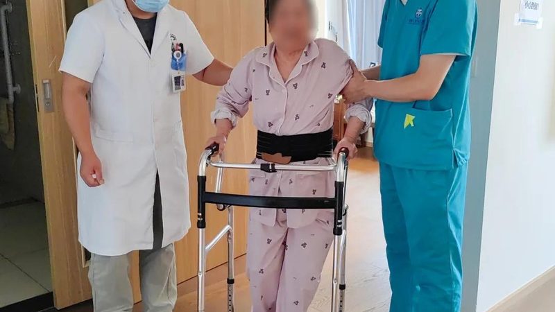 上海养老护理员收入水平揭秘：影响因素与未来趋势**